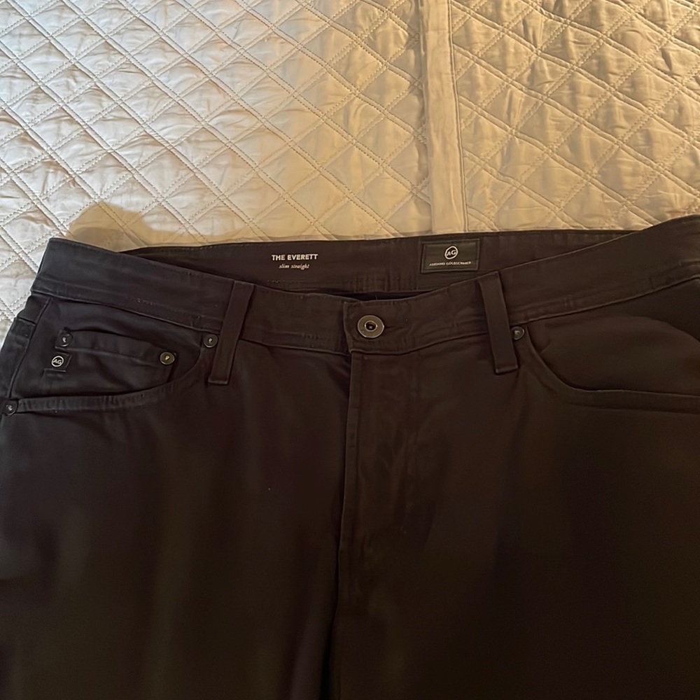 AG black jeans w zip & waist button. Slim straight 33/29. 3 front, 2 rear pocket